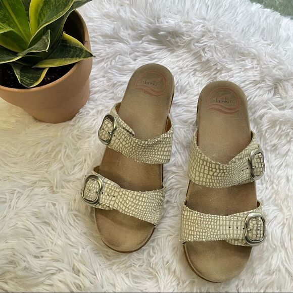 Dansko Sophie Sandals Textured Cream Leather Dual Strap Buckle Women sz 36/5.5-6 - Picture 1 of 9